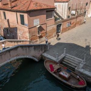 Ca' Dandolo affaccio sul canale 