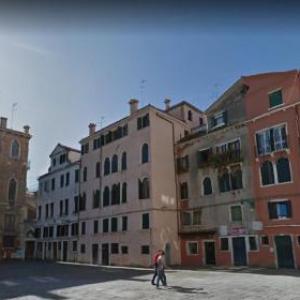 La Tana Cozy Apartment in Campo San Maurizio Venice