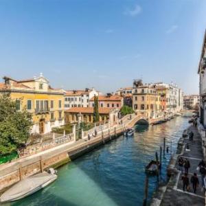 Ca' Degli Armeni Canal View in Venice