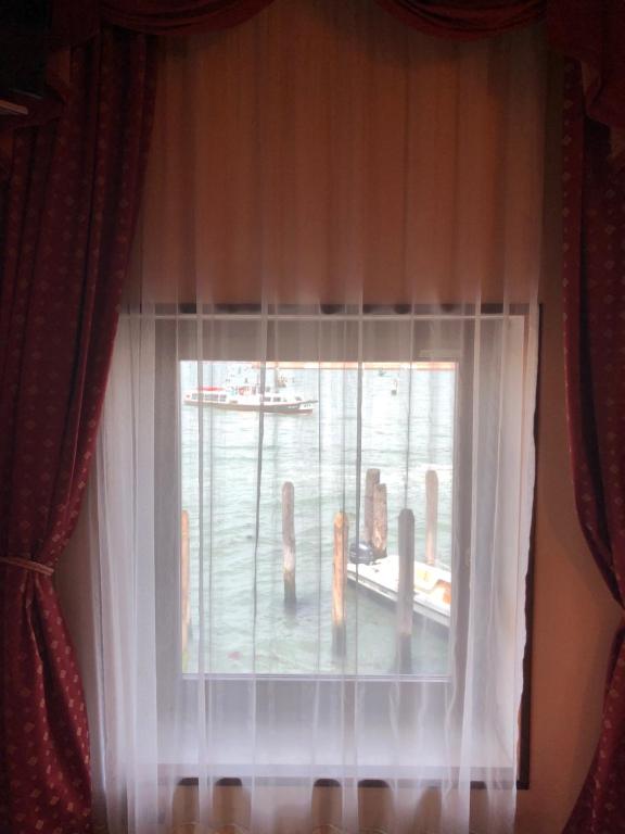 Hotel Vecellio Venice Lagoon View - image 2