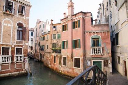 Charming Venice Apartments - image 7