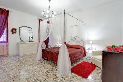 Grimaldi Apartments San Marco & Castello - image 1