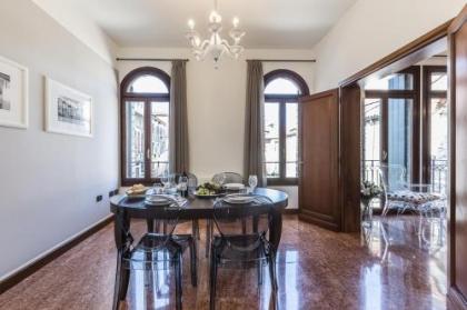 Ca' del Monastero 1 Collection Apt for 4 Guests with Balcony and Lift - image 14
