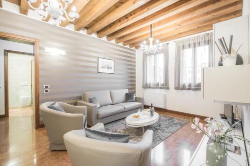 Ca' del Monastero 6 Collection Chic Apartment for 4 Guests with Lift - main image