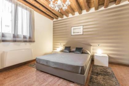 Ca' del Monastero 6 Collection Chic Apartment for 4 Guests with Lift - image 3