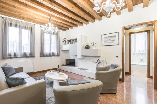 Ca' del Monastero 6 Collection Chic Apartment for 4 Guests with Lift - image 4