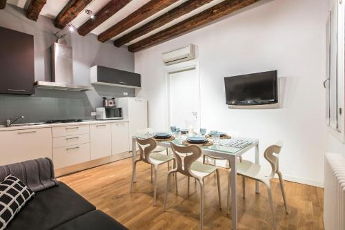 Arsenale Design Apartment R&R - image 2