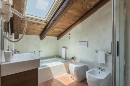 Ca' Del Monastero 9 Collection Spacious Apartment up to 5 Guests - image 6