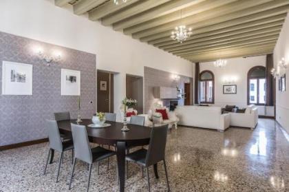 Ca' del Monastero 4 Collection Apartment up to 8 Guests with Lift - image 13