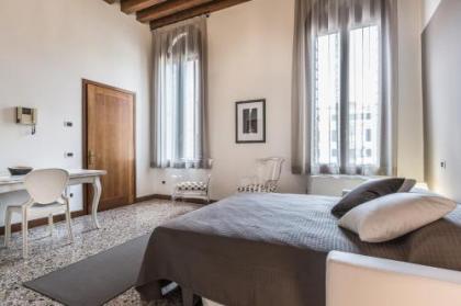 Ca' del Monastero 4 Collection Apartment up to 8 Guests with Lift - image 3
