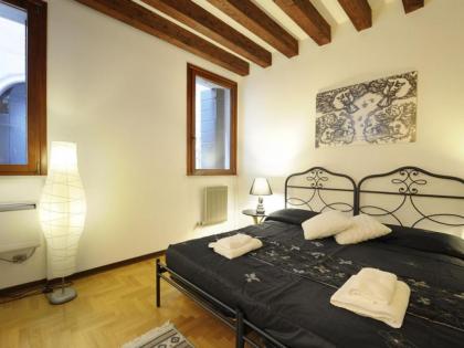 Caerano di San Marco Apartment Sleeps 6 Air Con - image 13