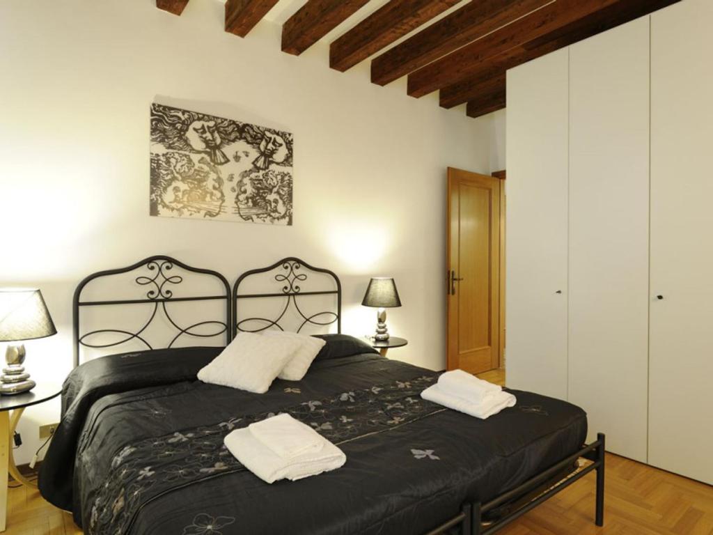 Caerano di San Marco Apartment Sleeps 6 Air Con - image 5