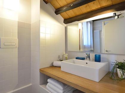 Castello di Godego Apartment Sleeps 2 Air Con WiFi - image 4