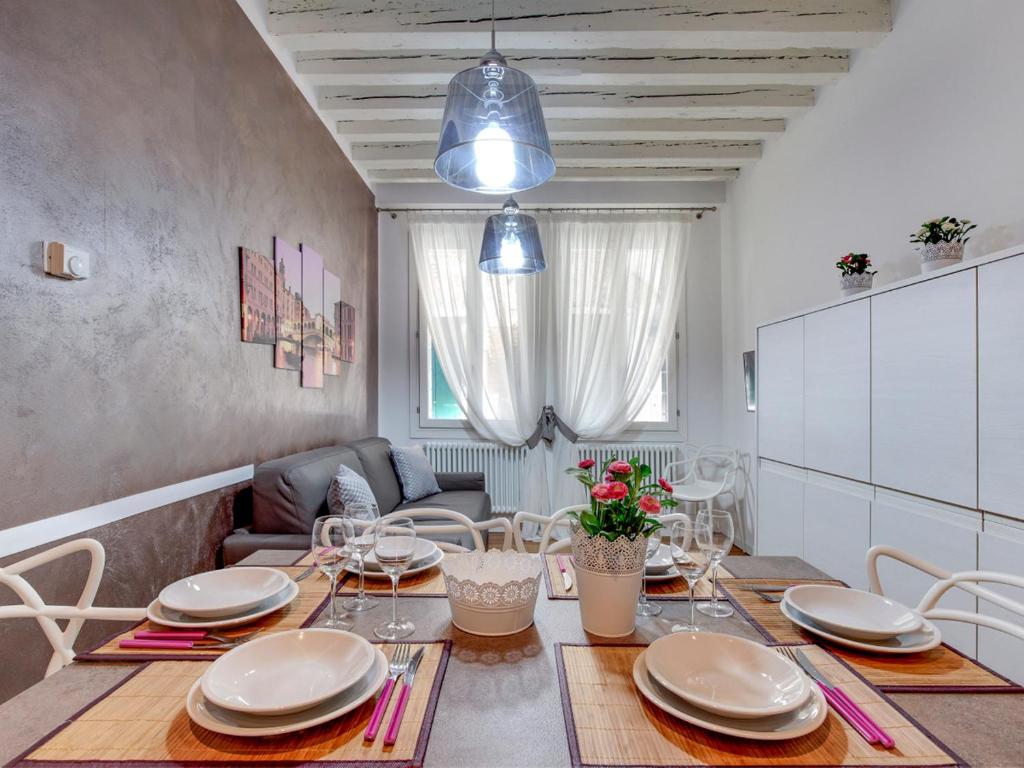 Castello di Godego Apartment Sleeps 7 Air Con WiFi - image 3