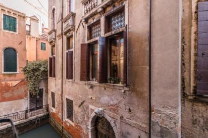 Fenice Backstage over Canal - image 10