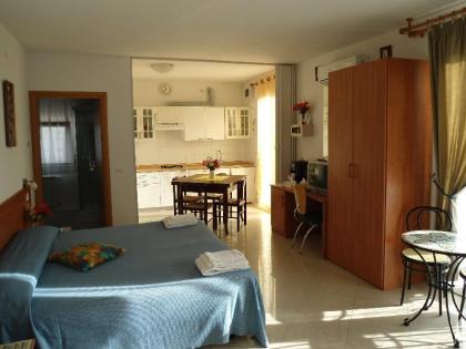 Venice Mestre tourist accommodation quiet room with wifi and free parking - image 4