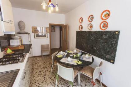 Ca' Muazzo Canal View Apartment - image 12