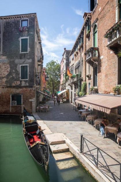 Dimora Al Doge Beato Canal View - image 12