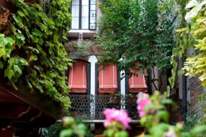 Hotel Flora - By Romanelli Family - image 1