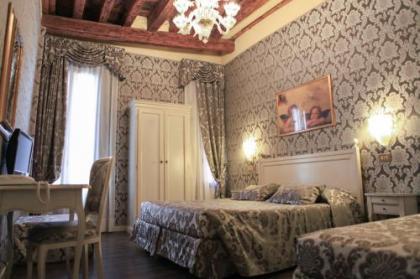 Hotel Bridge - image 1
