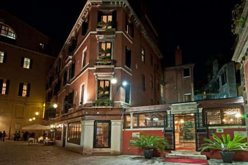 Hotel La Fenice et Des Artistes - main image