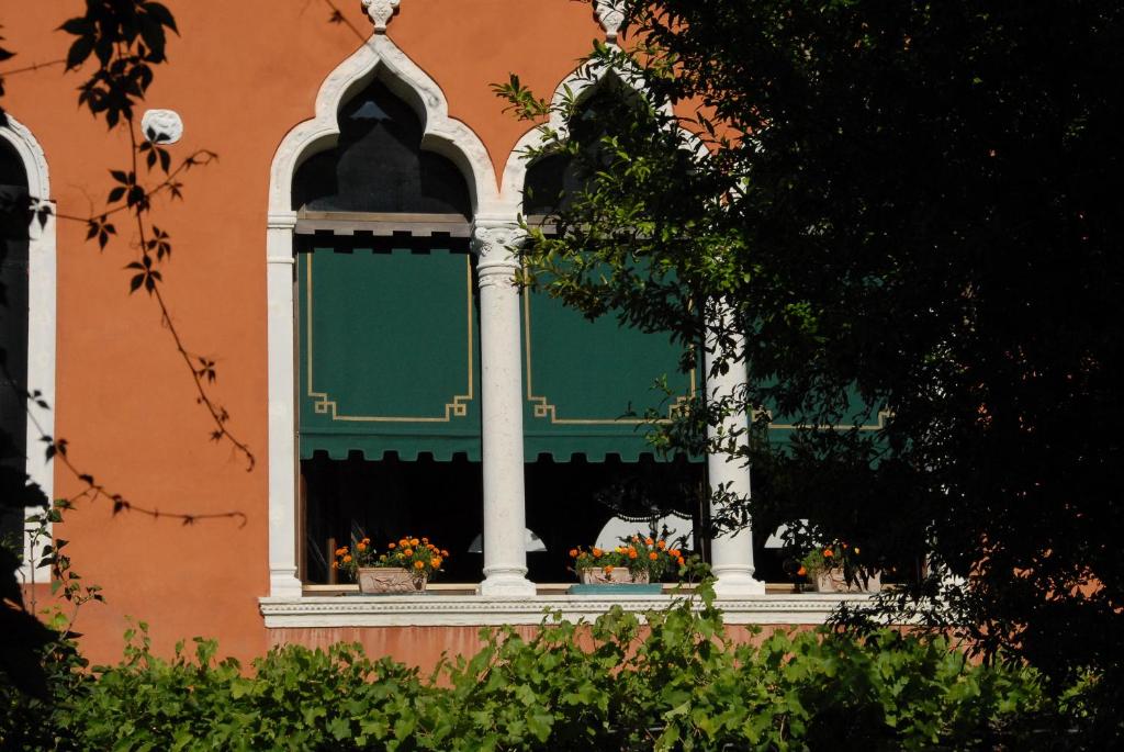 Pensione Accademia - Villa Maravege - image 3