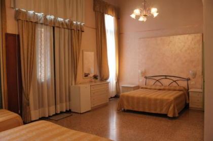 Palazzo Lion Morosini - Check in presso Locanda Ai Santi Apostoli - image 4