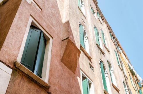 Venice Apartments - image 3