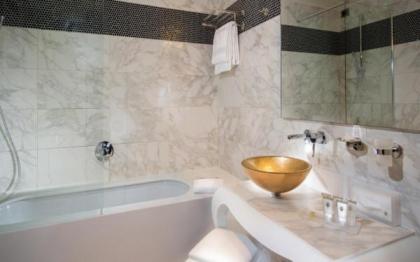 Carnival Palace Hotel - image 11