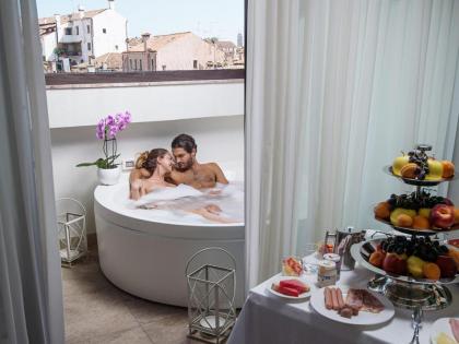 Carnival Palace Hotel - image 12