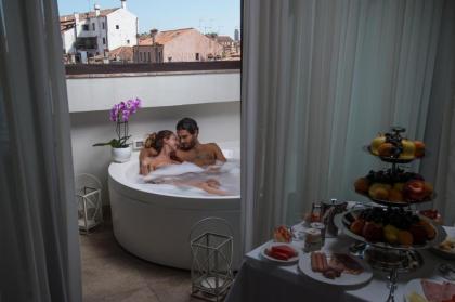 Carnival Palace Hotel - image 6