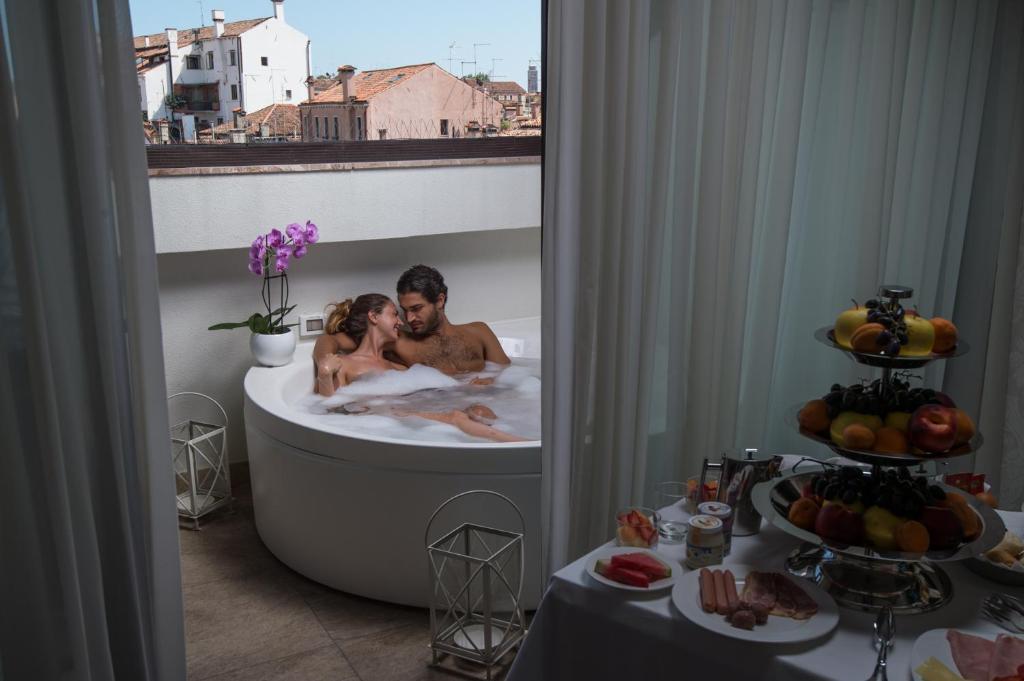 Carnival Palace Hotel - image 6