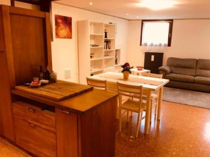 Venice and Venice Apartments - private rooms in shared apartment - image 12