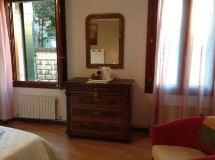 Venice and Venice Apartments - private rooms in shared apartment - image 17