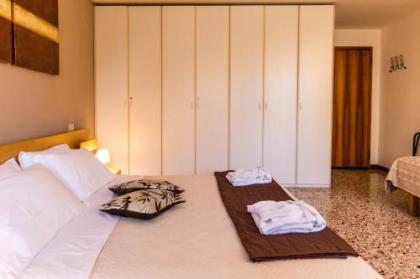Venice and Venice Apartments - private rooms in shared apartment - image 18