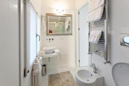 Casa Fortuny Luxury Apartment - image 19