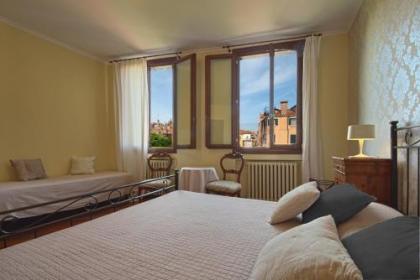 Corte dei Miracoli - image 12