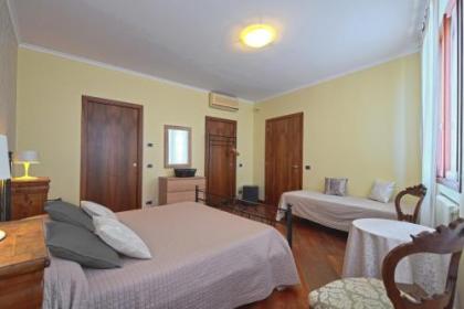 Corte dei Miracoli - image 5