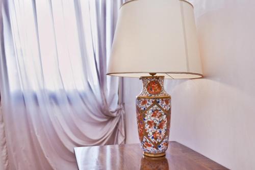 Very central apartment in historical 1600 Palace with lift within a few min walk from San Marco Square - image 5