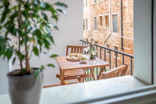 Ca del Mar Venice Luxury Apartments - image 2