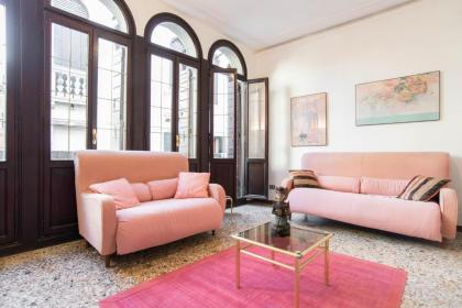 Lustraferi Apartment - image 1