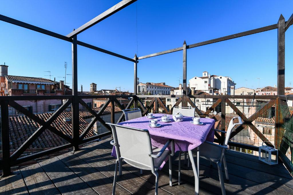 Rialto Apartment - main image