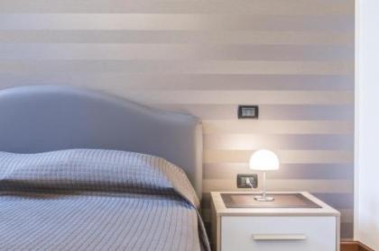 Ca' del Monastero 1 Collection Apt for 4 Guests with Balcony and Lift - image 15