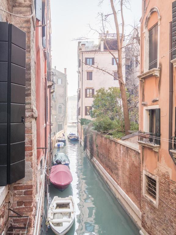 San Polo Canal View Apartments by Wonderful Italy - main image