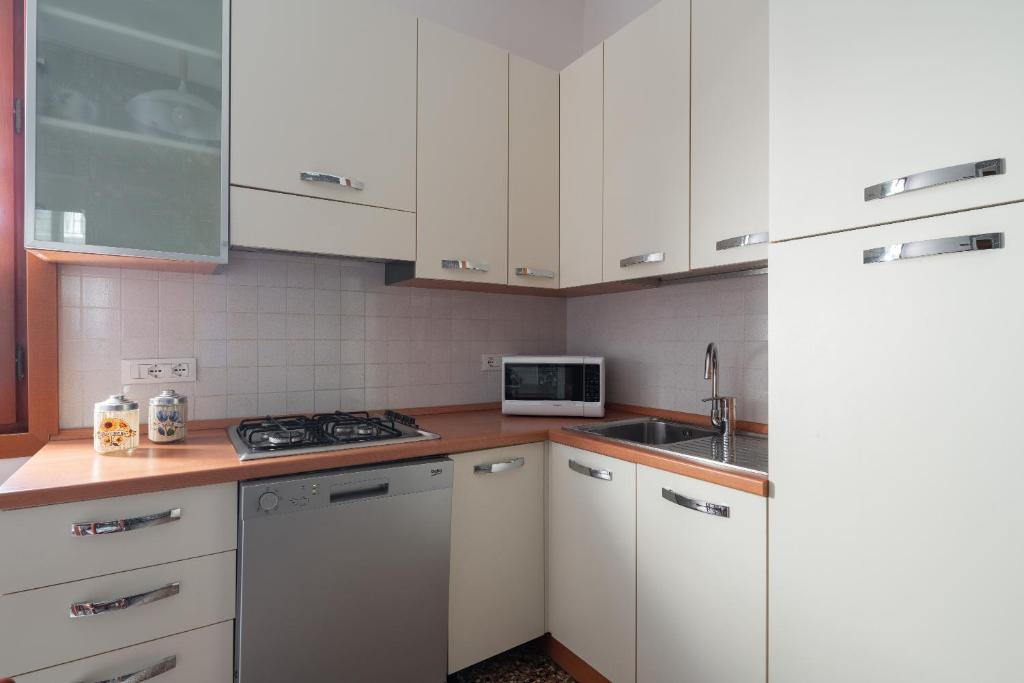 San Polo Canal View Apartments by Wonderful Italy - image 6