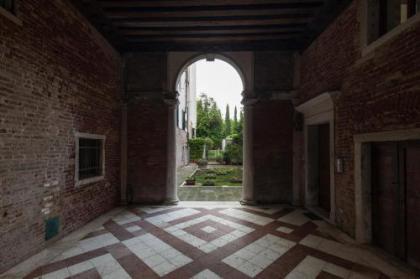 Appartamenti inside Palazzo Foscarini - image 3