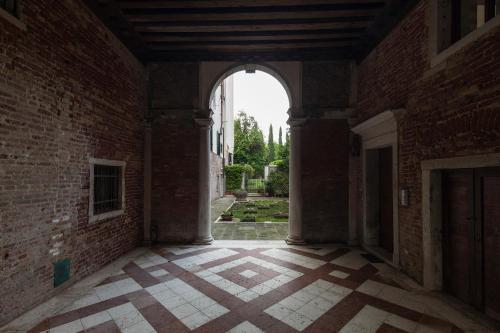 Appartamenti inside Palazzo Foscarini - image 3