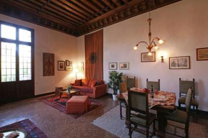 Appartamenti inside Palazzo Foscarini - image 5