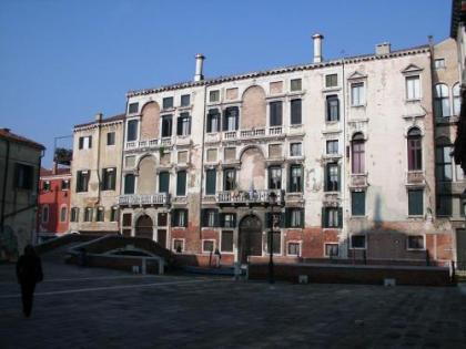 Appartamenti inside Palazzo Foscarini - image 8