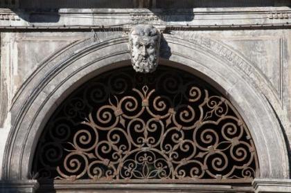 Appartamenti inside Palazzo Foscarini - image 9